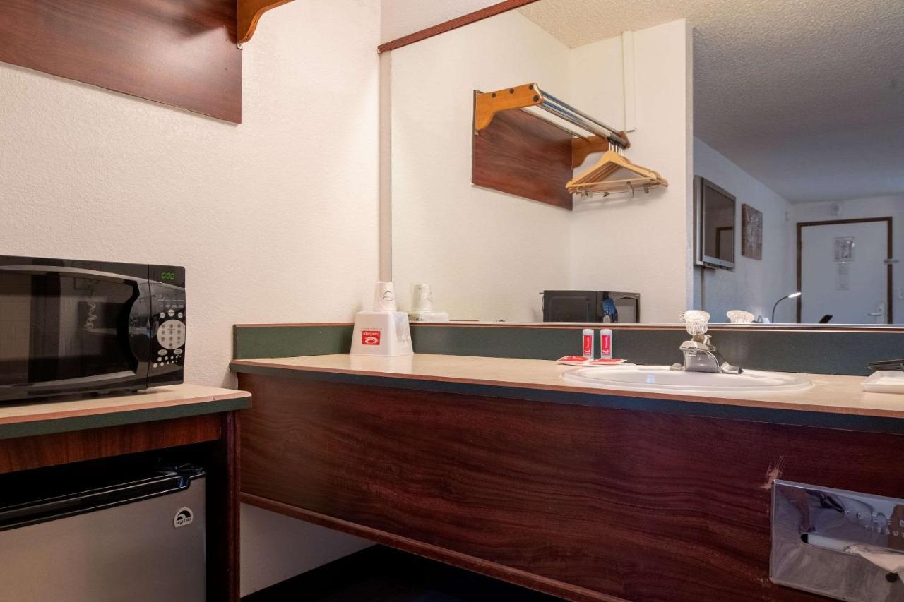 Econo Lodge Kent Exteriér fotografie