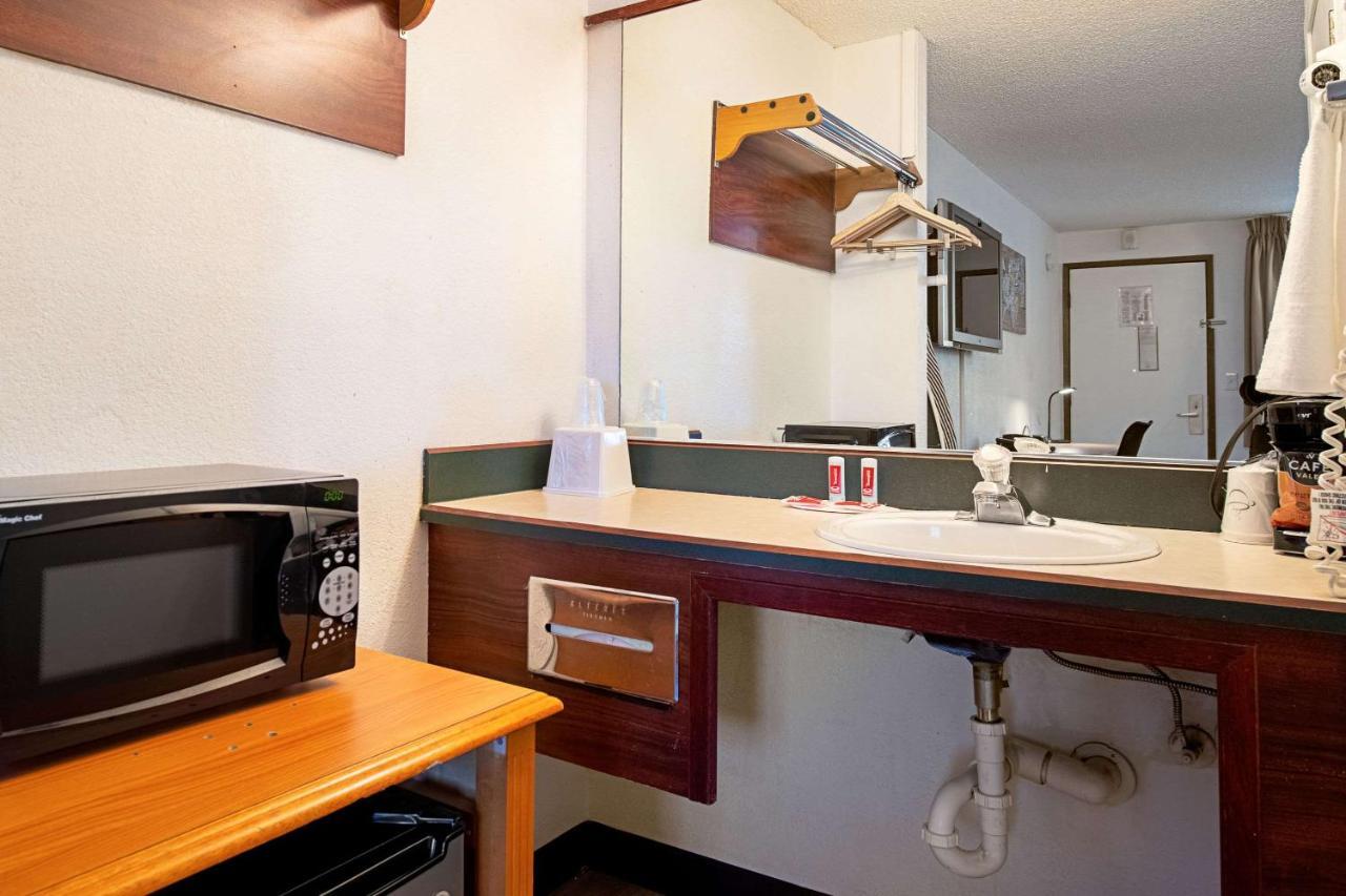 Econo Lodge Kent Exteriér fotografie
