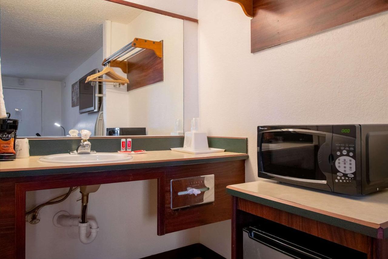 Econo Lodge Kent Exteriér fotografie